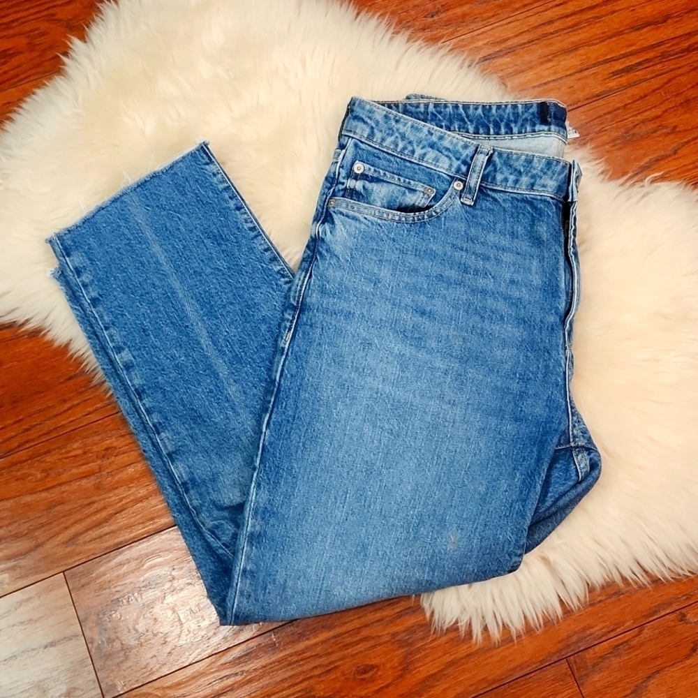 GAP Women's Casual Boyfriend Straight Leg Medium wash Jean's